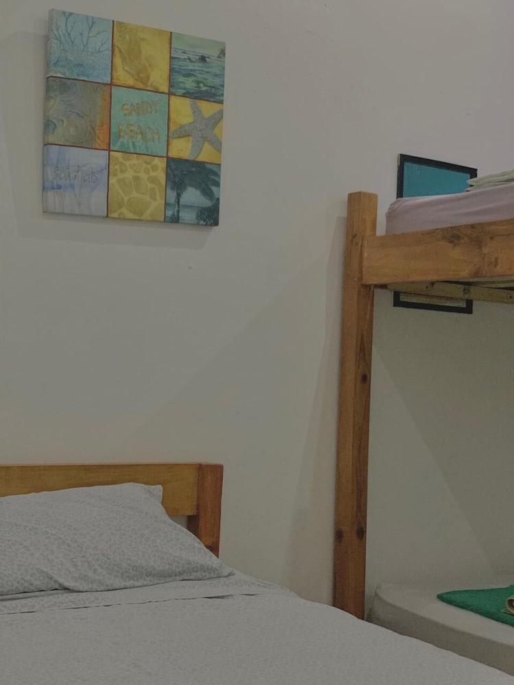 Nahualli Hostel Tamarindo