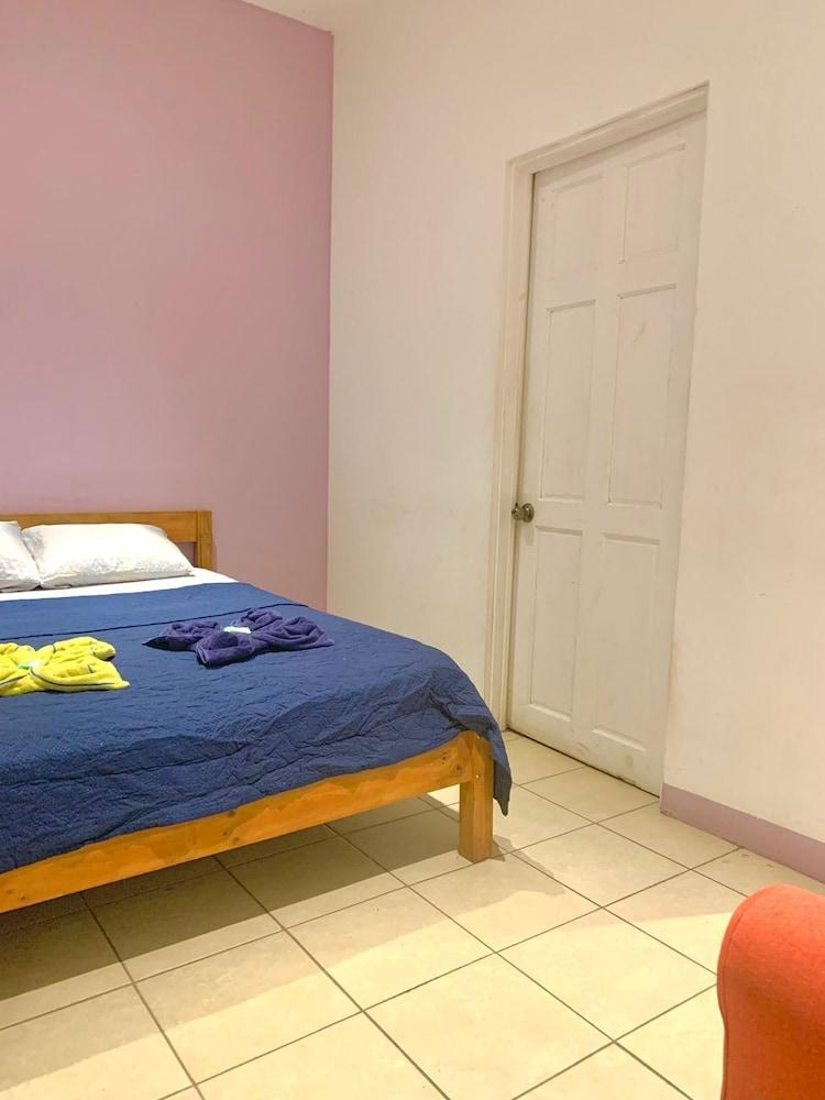 Nahualli Hostel Tamarindo