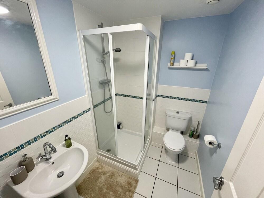 Comfortable City Centre Flat - Terrace and Parking