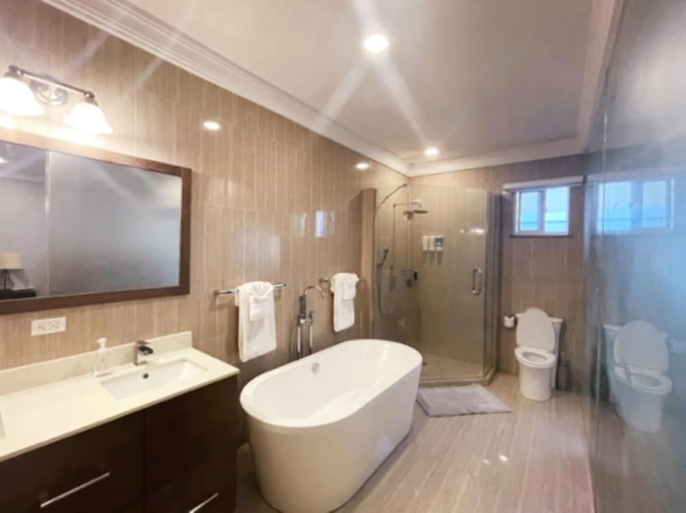 Luxury 4-Bedroom villa