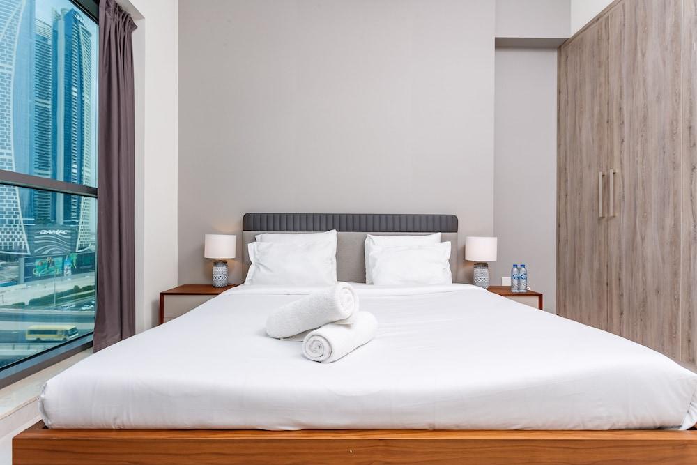 Spacious 2BR apartment with rooftop pool The Bay DT by 360 Vacation