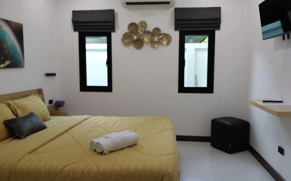 Private Pool With Jacuzzi & Kids Pool @ Royal Park