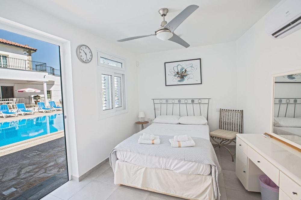 Papas Family Villa With Private Pool Wheelchair Accessible