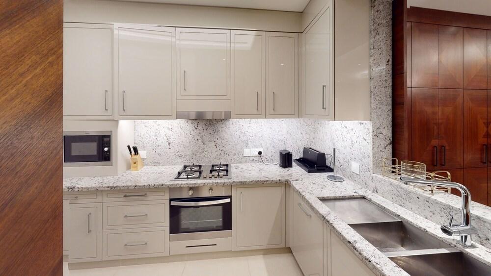 Stunning 2 Bed Address Sky View Best Layout