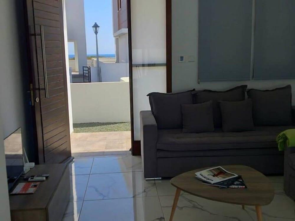 Beautiful Detached Modern Villa With Pool