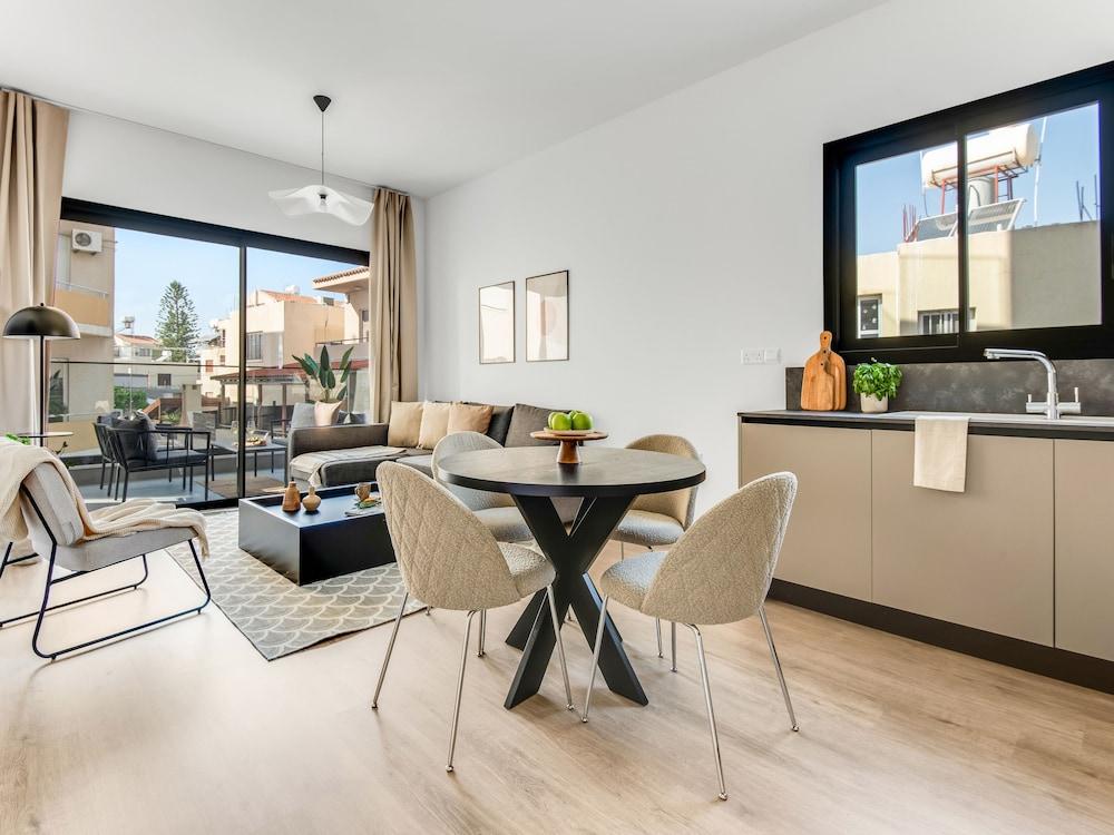 Sanders Crystal 1 - Charming 1-bdr Apt With Shared Pool