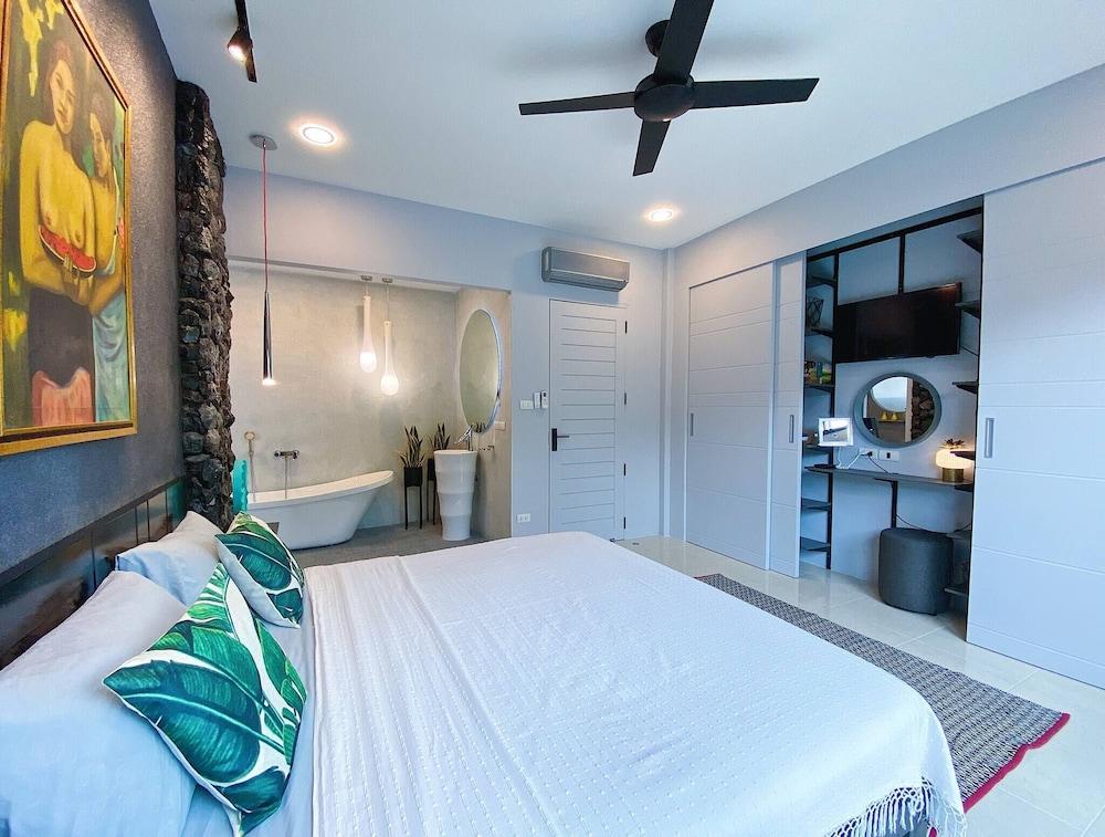 Stylish 3br Villa Walk to Beautiful Beach Shared Pool