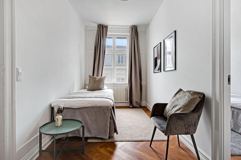Sanders Square - Spacious 6-bdr Apt Near Nyhavn