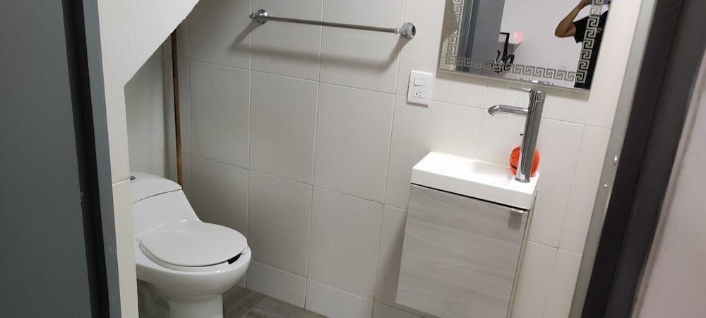 Room in Studio - New Basement Loft With all the Amenities