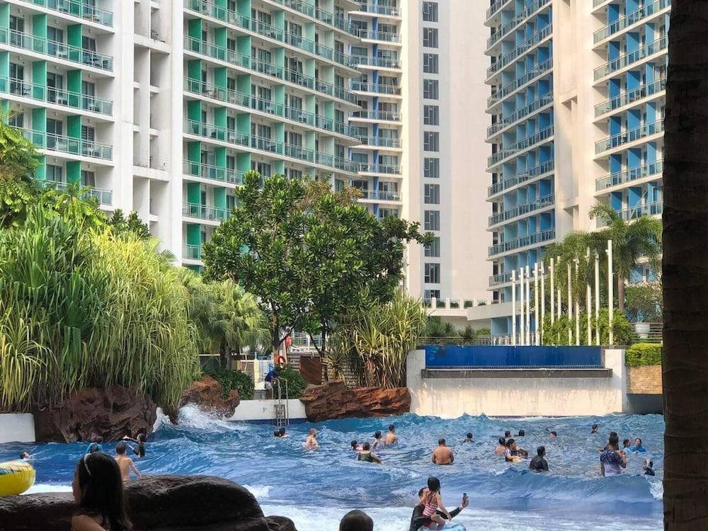 Cozy 1BR Cityview With Balcony and Near Airport