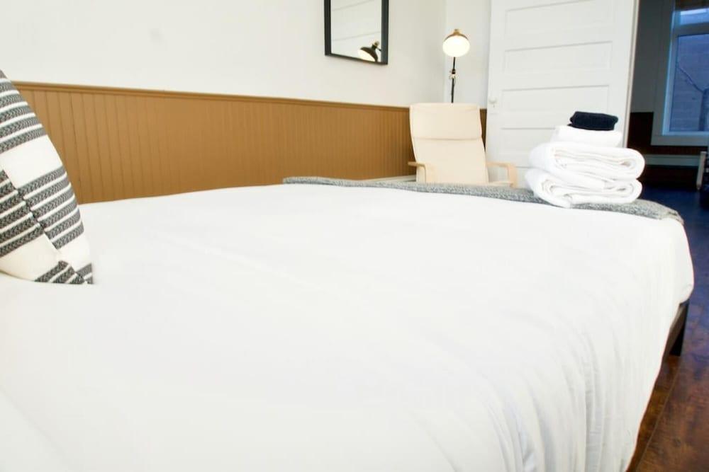 Stunning Large Gorgeous Space DT Parking Coffee