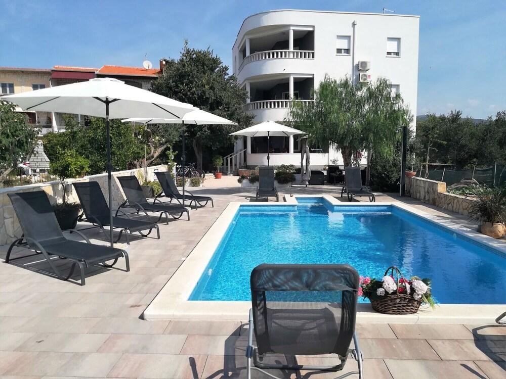 Bozi - With Pool - A2 I kat