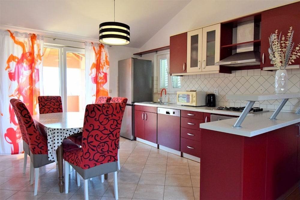 Pero - Free Parking - A2- Crveni