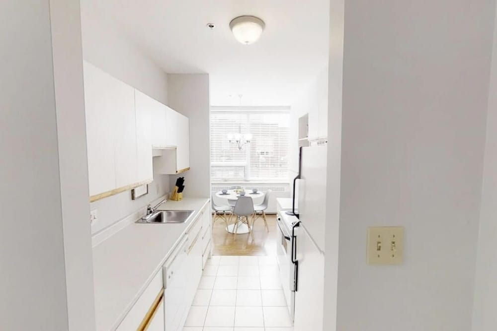 Cozy Condo the Heart of Uptown 2-bed Coffee tea