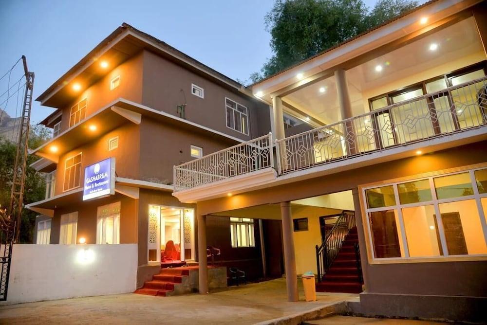 Ghasabrum Hotel