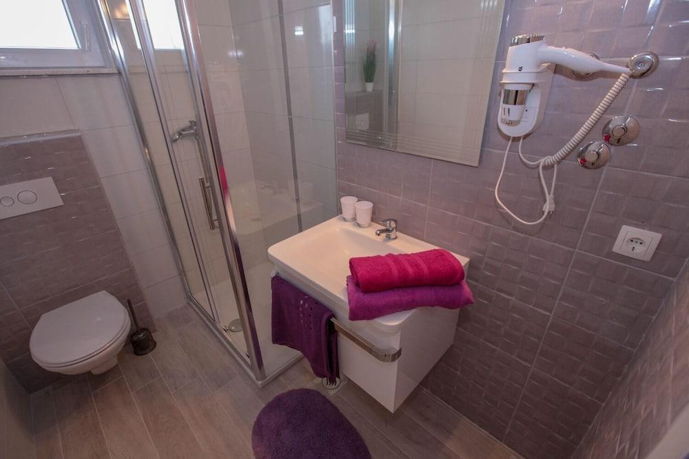 Bozi - With Pool - A4 II kat