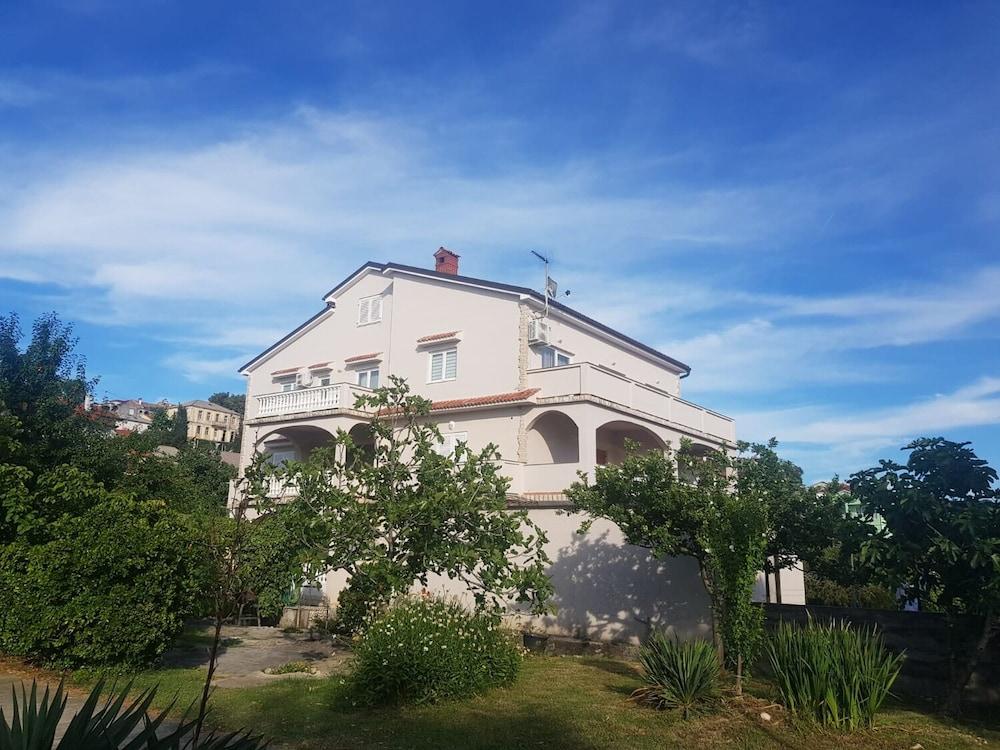 Mari - Near sea - A5