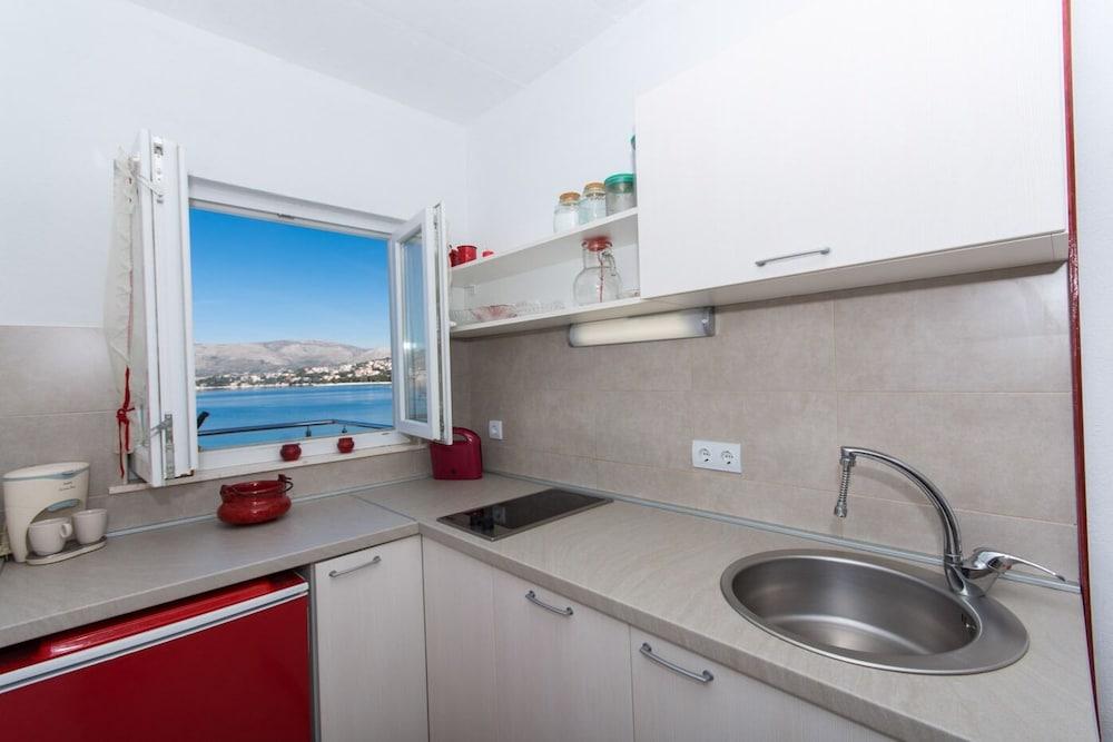 Duga - Beachfront & Seaview - A2