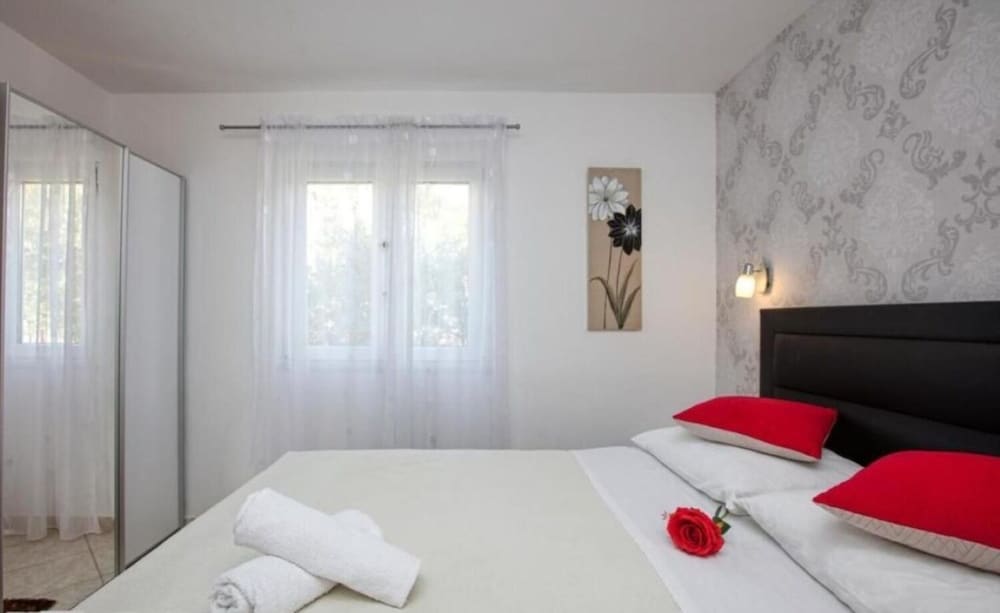 Mirka - With Heated Pool - H