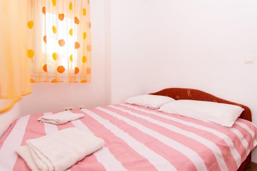 Damir - With Free Parking - A1