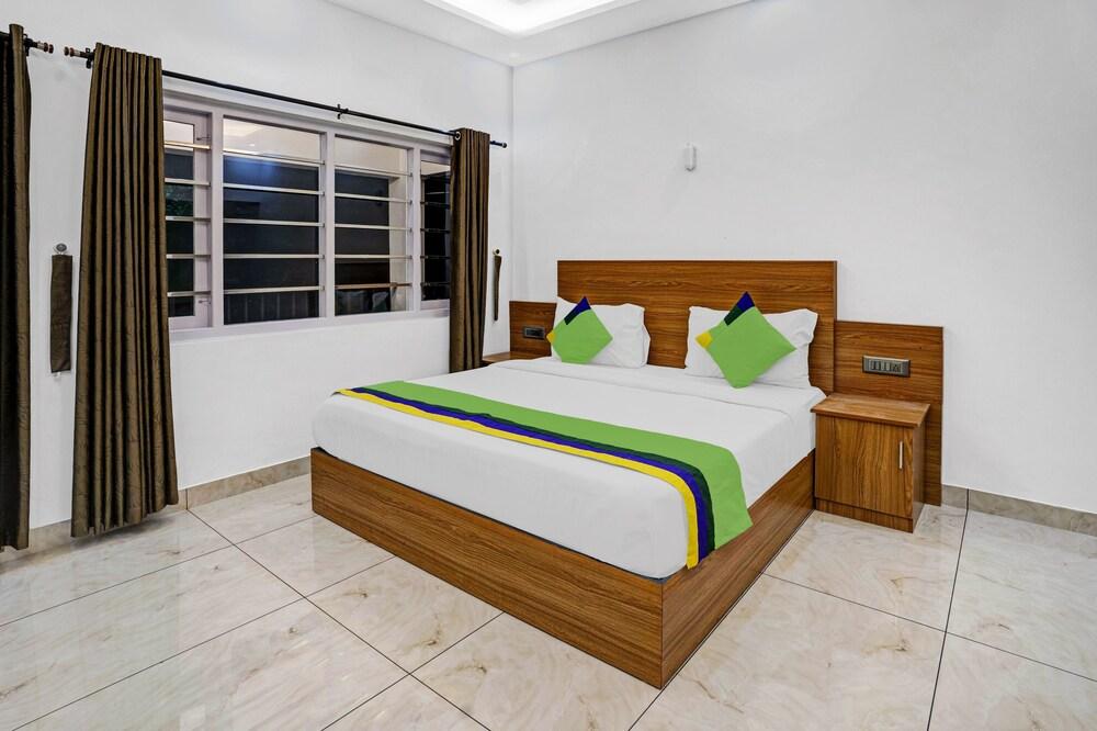 Treebo Trend The Hazeberg Munnar With Mountain View