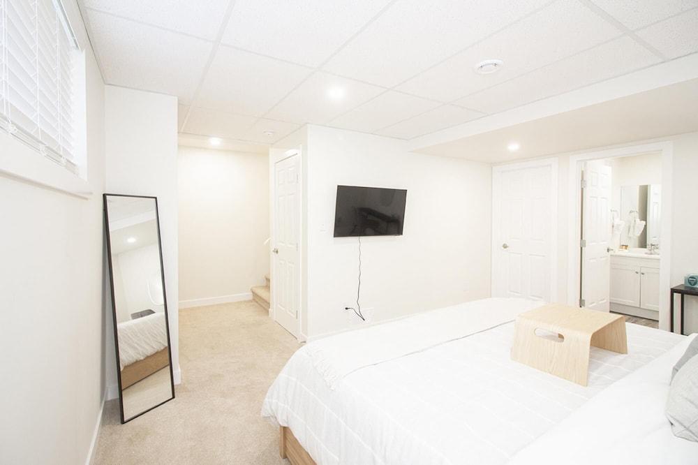 Luxurious 3 Bedroom Townhouse Free Parking and Wifi