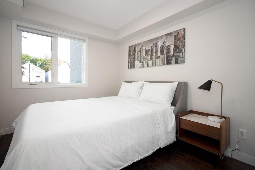 Gorgeous 2-bedrooms Duplex Upper Unit