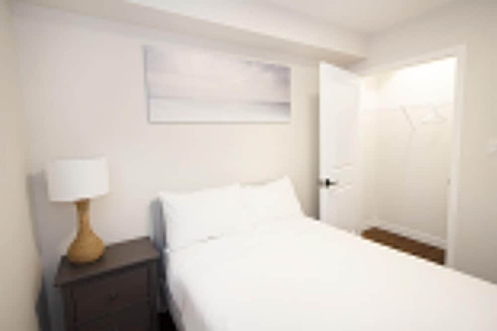 Cheerful 4 Bedrooms Duplex Unit Great Location