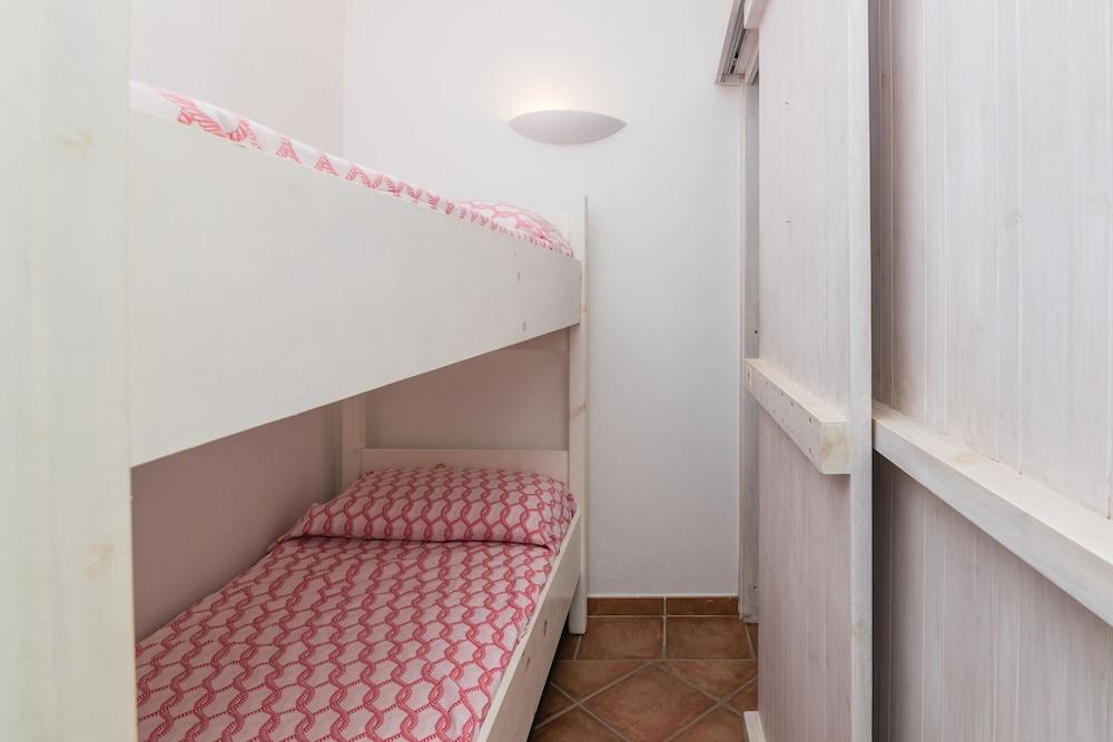 Il Borgo 2/12 700mt From The Beach