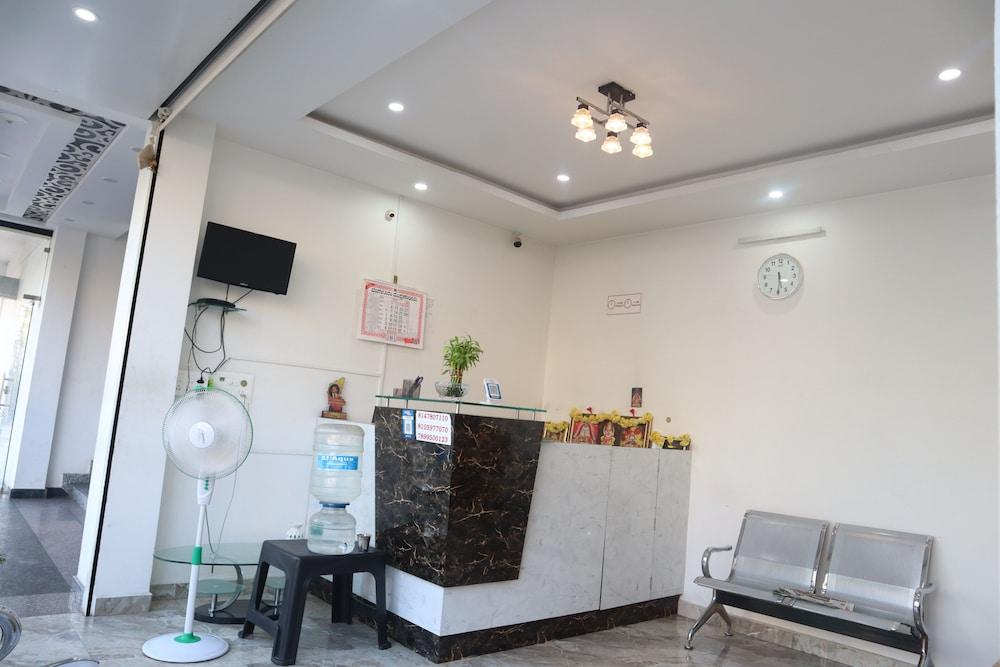 iROOMZ S Silver Suites