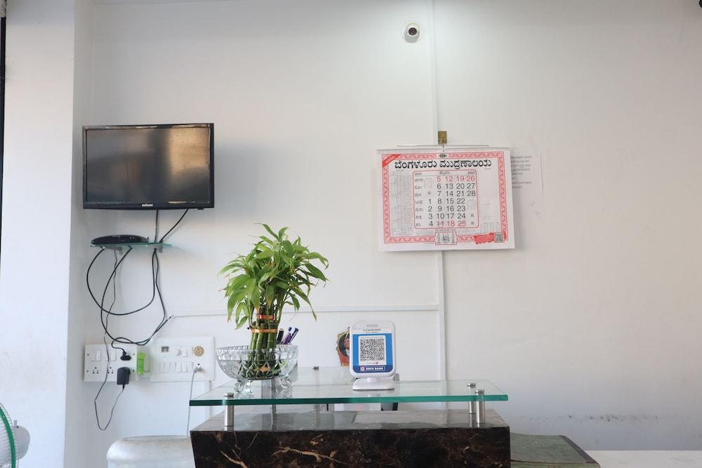 iROOMZ S Silver Suites