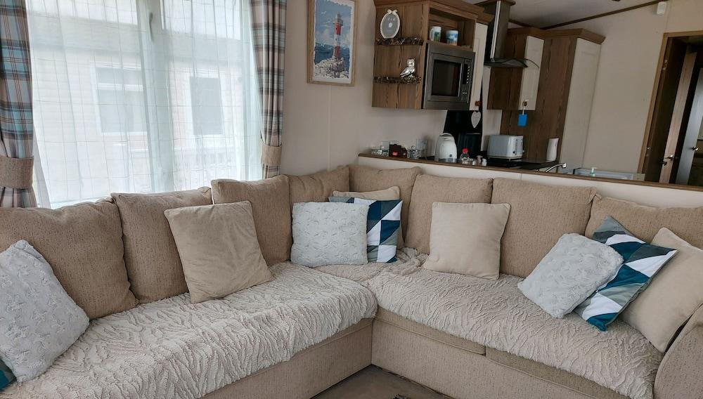 149 Unity Beach 6 Berth Encl Garden no Pets