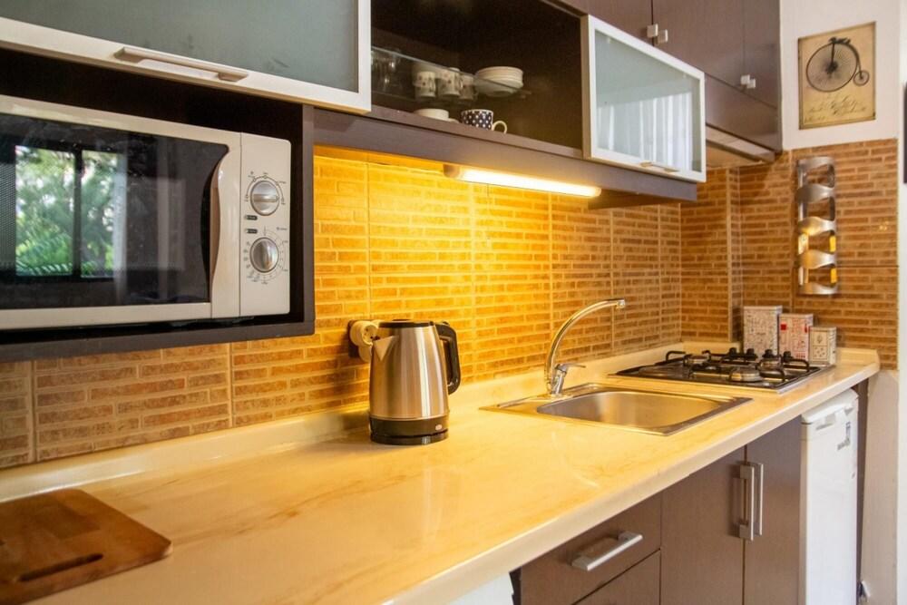 Pleasant and Central Flat With Balcony in Alsancak