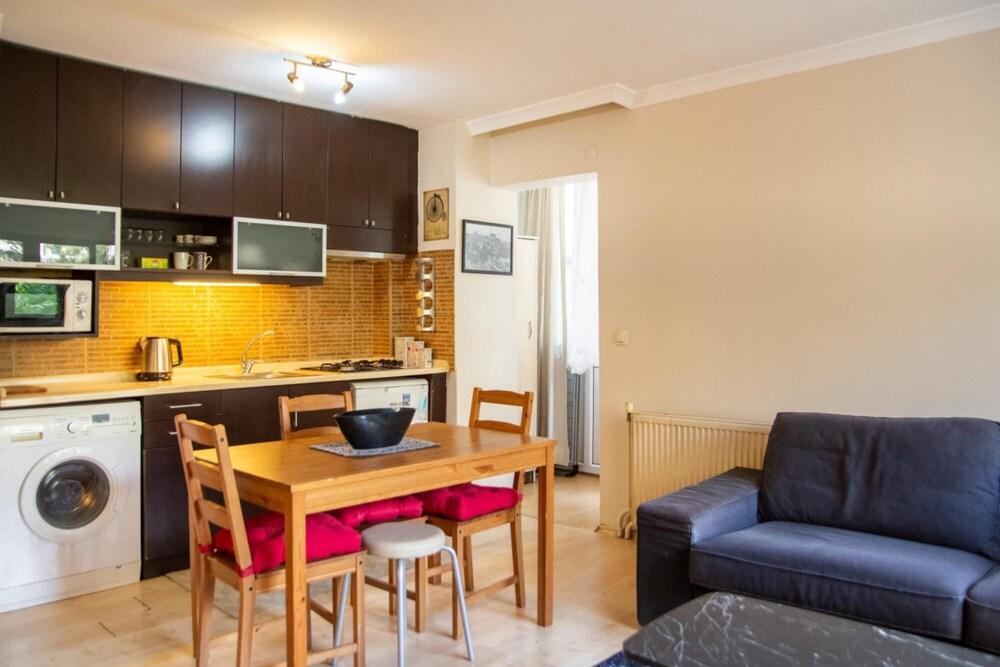 Pleasant and Central Flat With Balcony in Alsancak