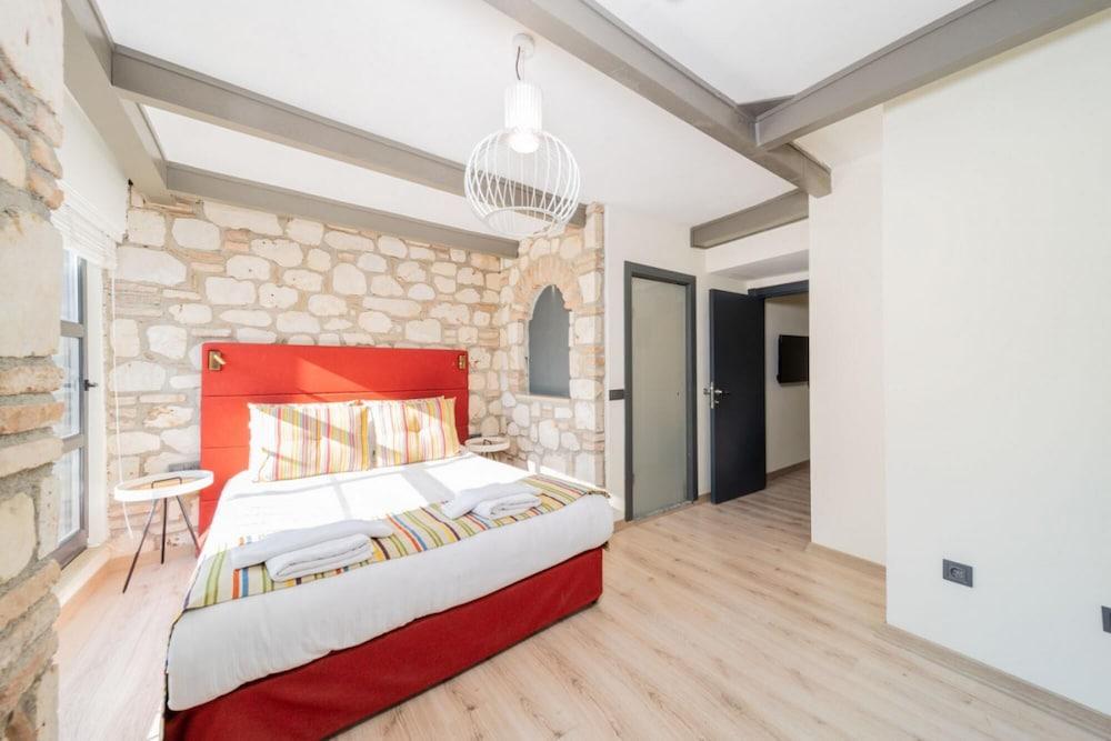 Delightful Flat Near Hadrian s Gate