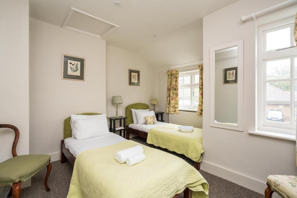 Charming 2BD Garden House - Hammersmith