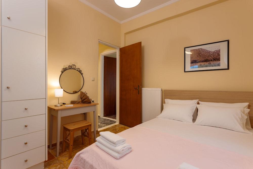 Metropolis Apartment