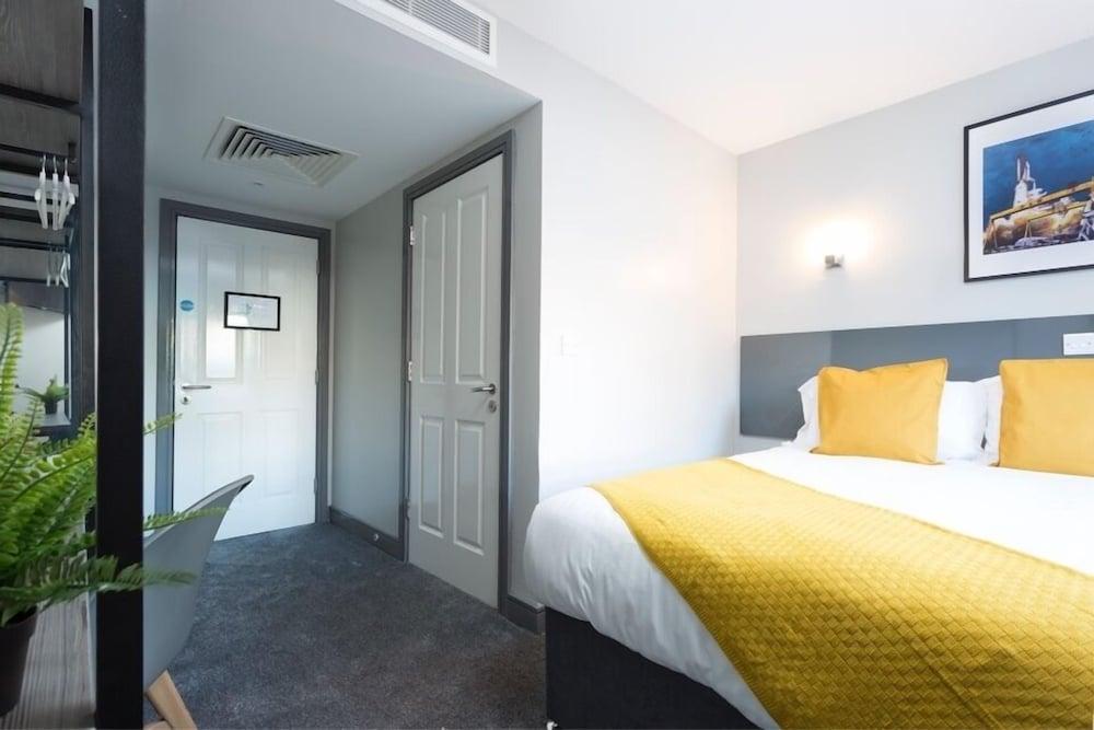 Bank Sq by the Warren Collection