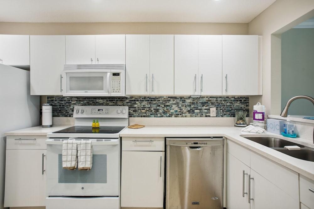 SEA -317 2BR Ocean View Pool Free Tix