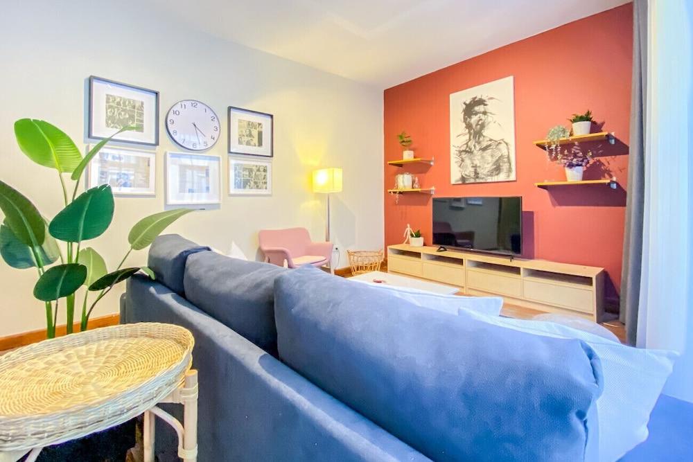 Sleek Flat Within Walking Distance to Pera Museum