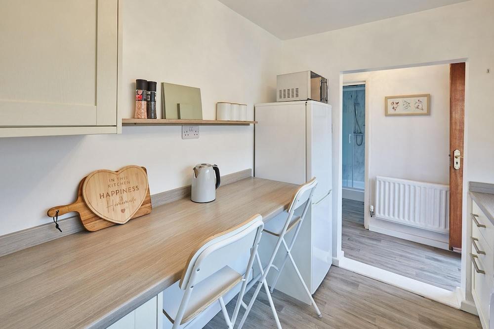 Host Stay The Railway Cottage