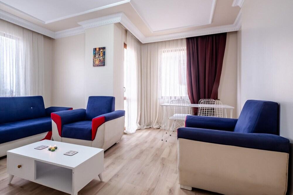 Lovely and Central Flat With Terrace in Kagithane