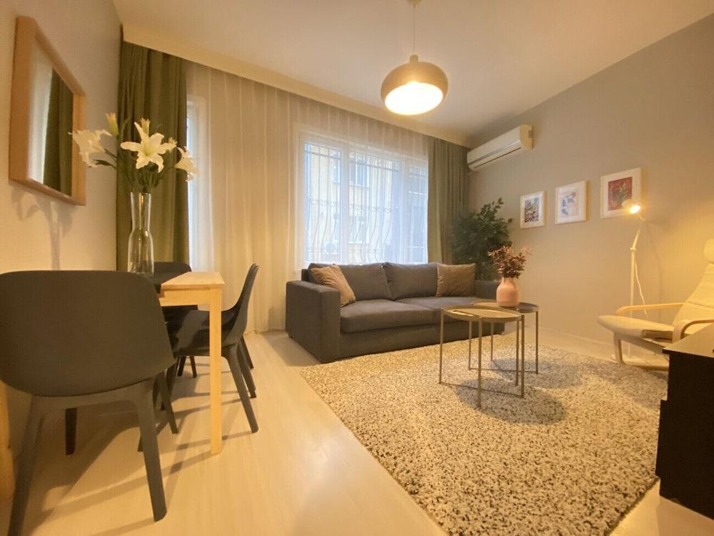 Centrally Located Chic Flat Near Macka Park