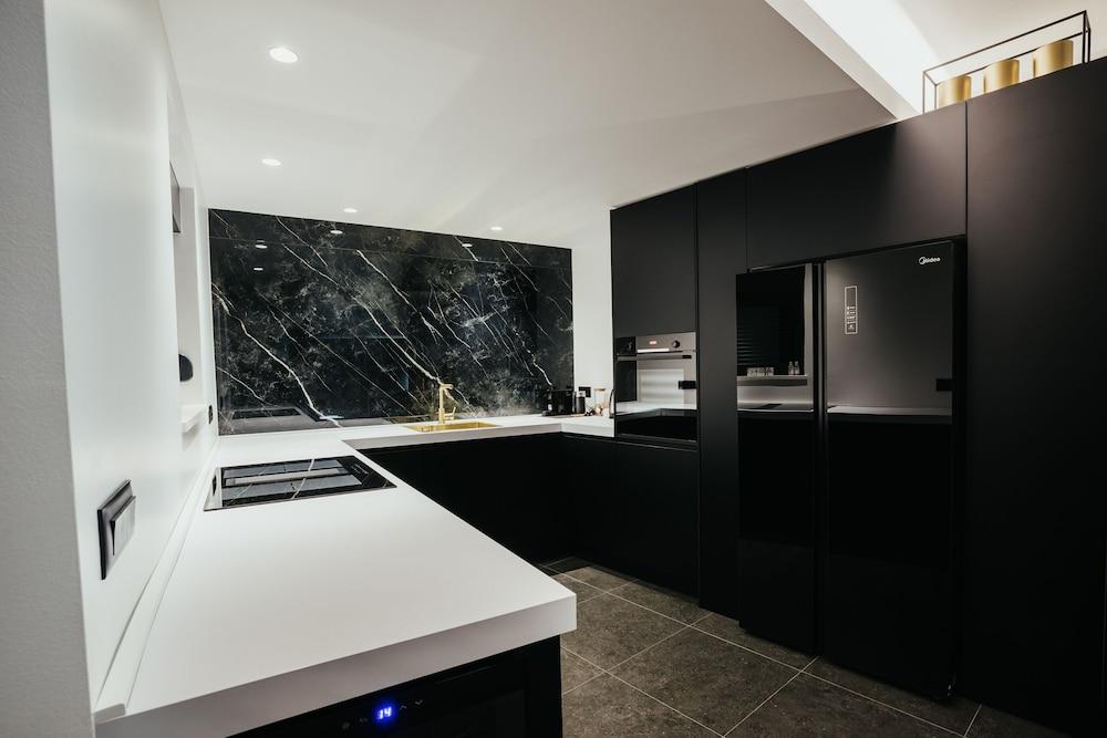 Apartment Black Diamond