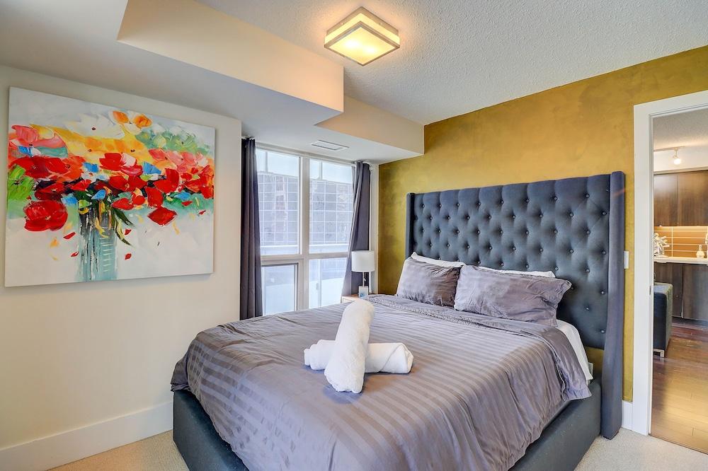 PlanURstay  - 300 Front Street West