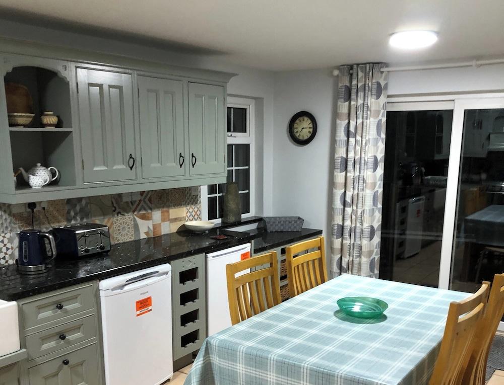 Captivating and Cosy Country House Sleeps up to 8