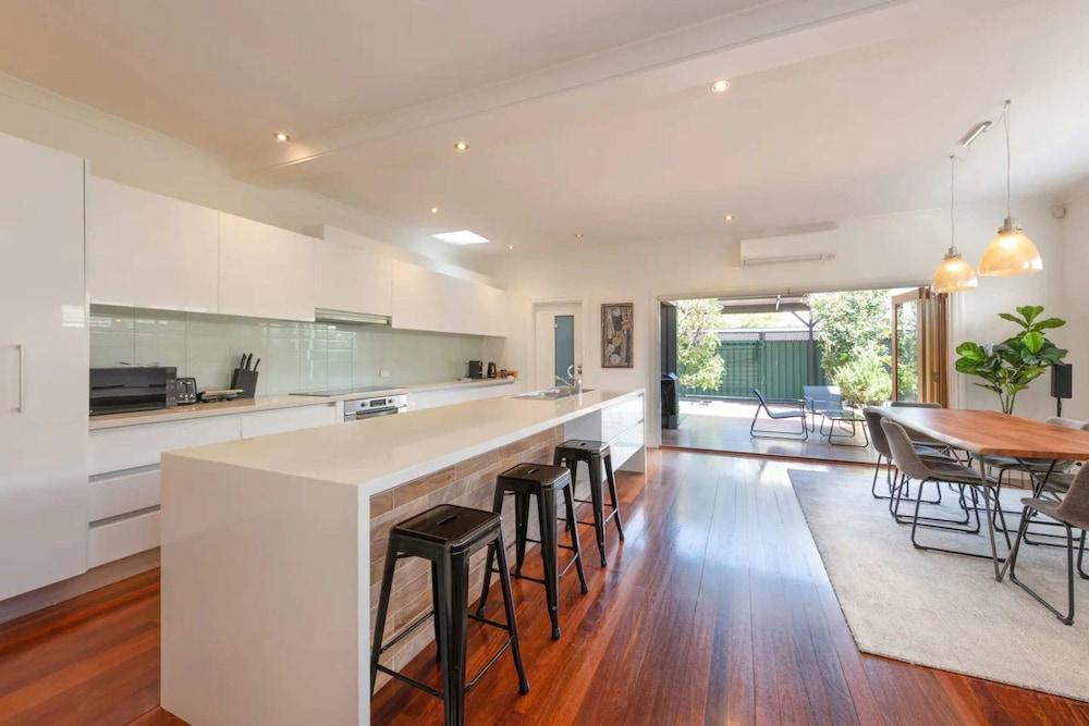 Renovated 3 Bedroom Family Home in Richmond With Parking