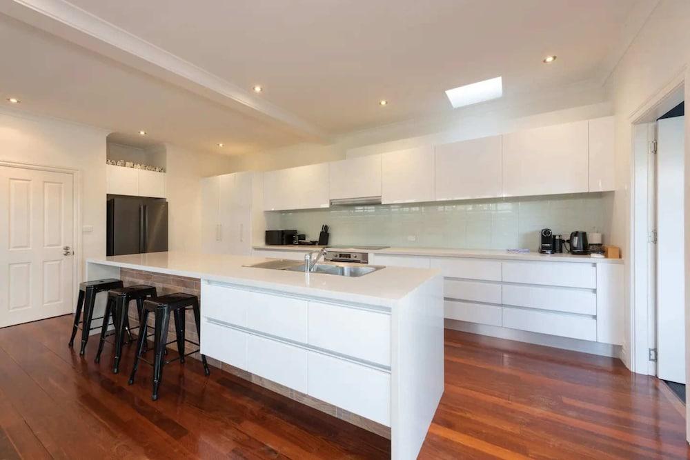 Renovated 3 Bedroom Family Home in Richmond With Parking