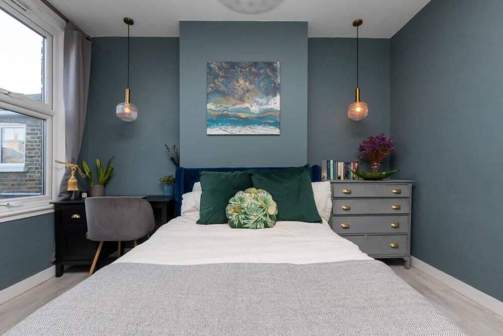 Beautiful, Light and Spacious 2 Bedroom Flat in Clapham