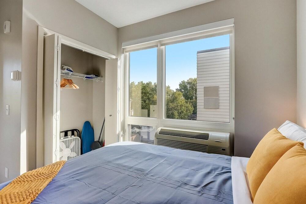 FRONTDESK The Central Apts Minneapolis